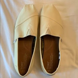 Never worn beige toms